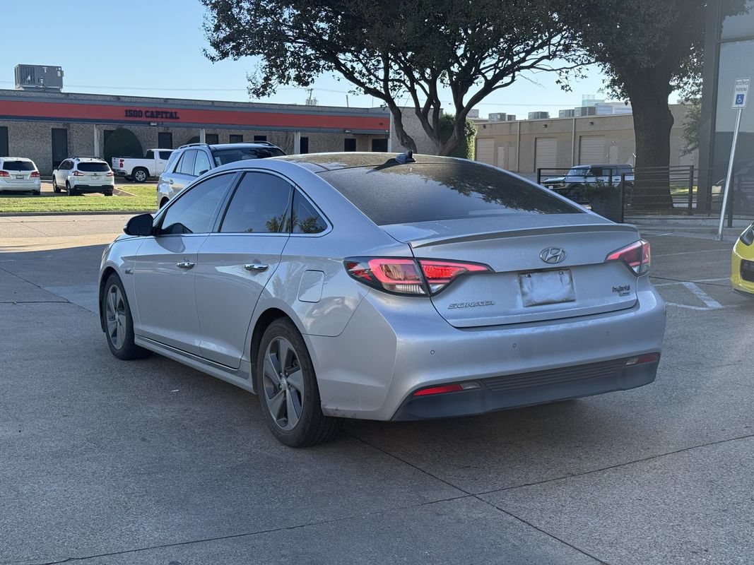 Used 2016 Hyundai Sonata Limited w/ Option Group 02 FWD image 4
