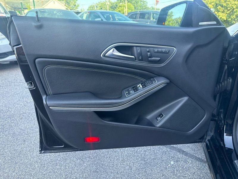 Used 2016 Mercedes-Benz CLA 250 4MATIC image 9