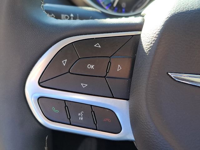 Used 2024 Chrysler Pacifica Touring-L image 17