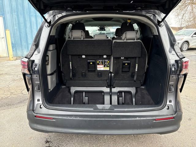 Used 2025 Toyota Sienna LE image 24