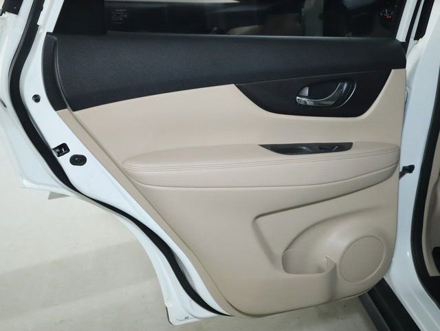 Used 2020 Nissan Rogue SV w/ Sun & Sound Touring Package image 13