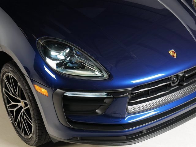 Certified 2026 Porsche Macan AWD/4WD image 33