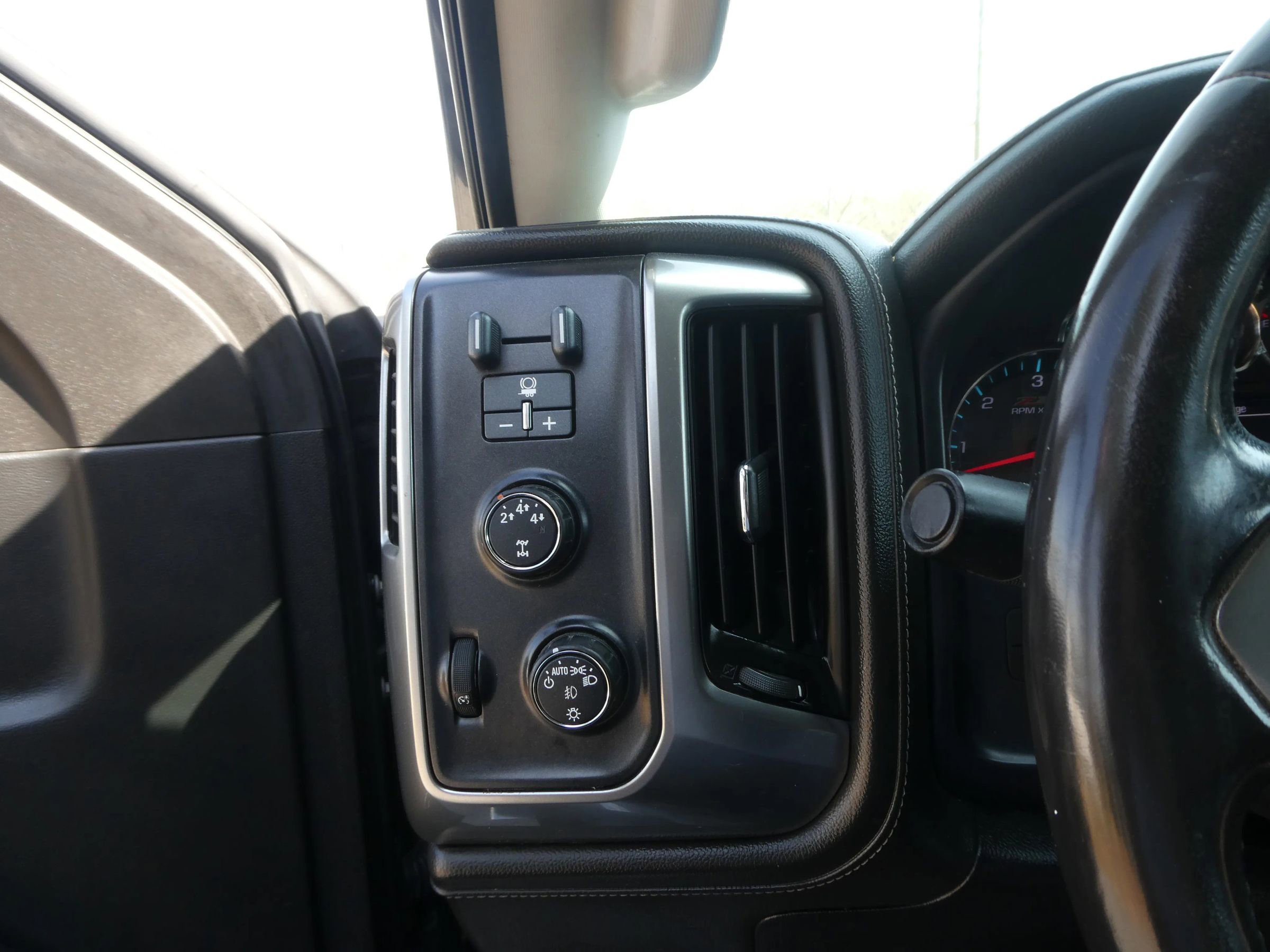 Used 2015 Chevrolet Silverado 2500 LTZ w/ LTZ Plus Package AWD/4WD image 16