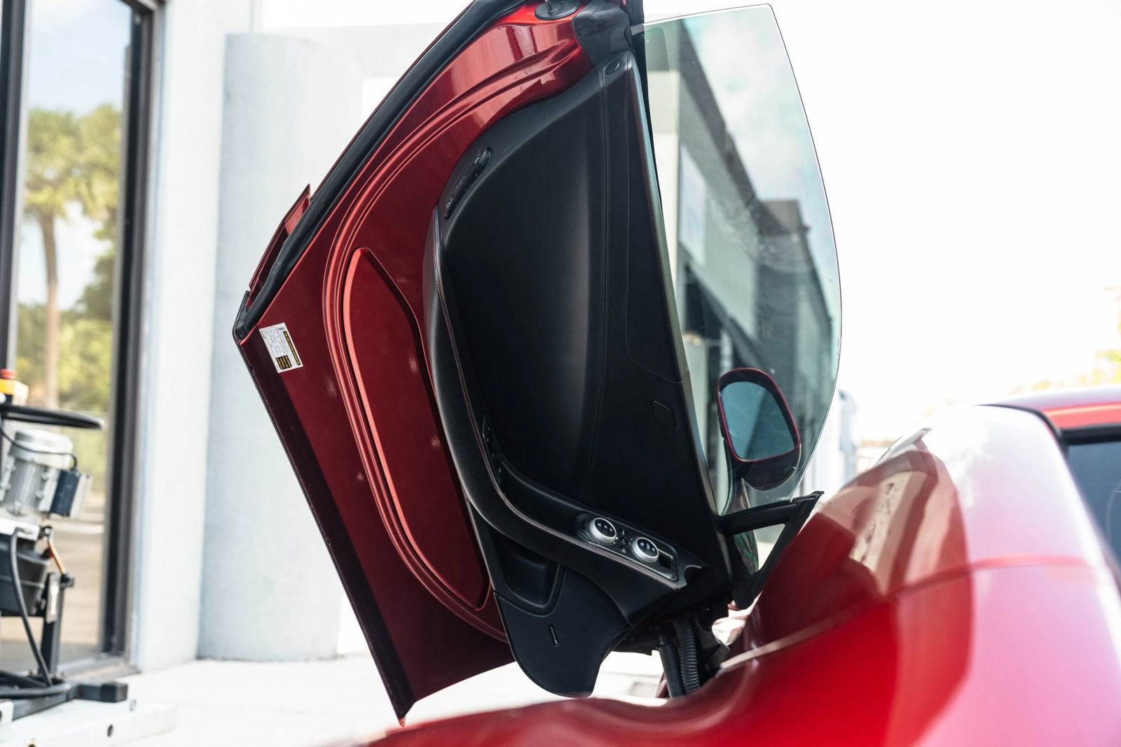 Used 2014 McLaren MP4-12C Spider RWD image 15