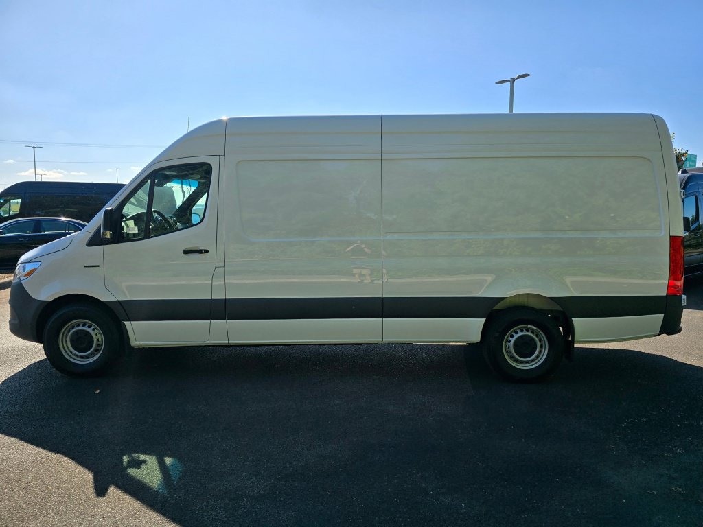 New 2025 Mercedes-Benz eSprinter 170 Cargo image 3