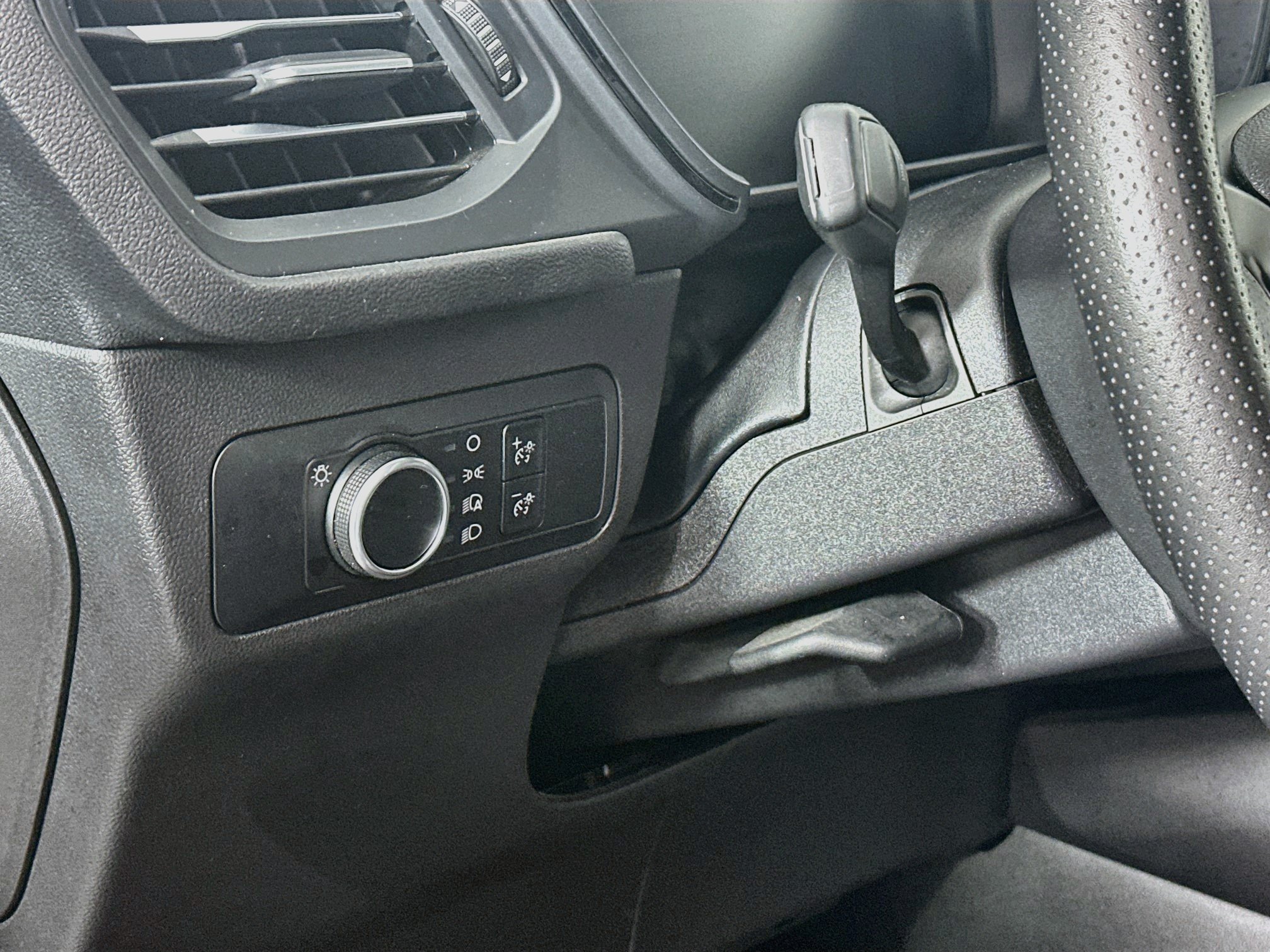Used 2025 Ford Escape ST-Line FWD image 17