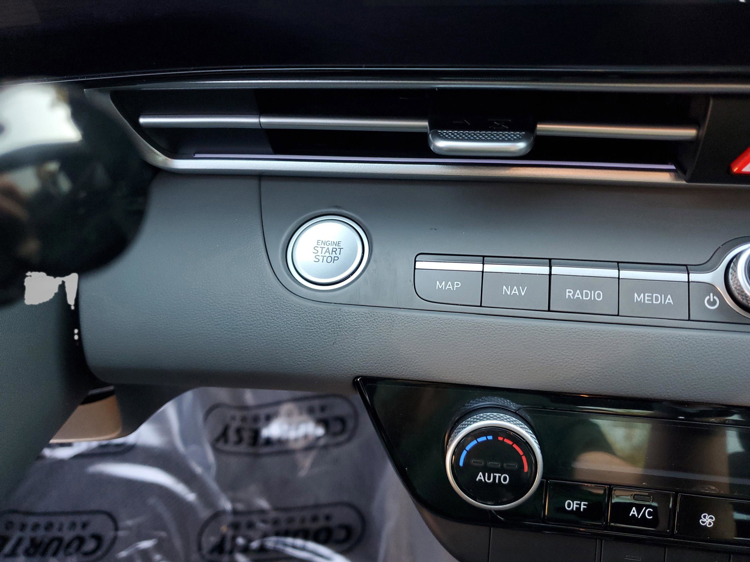 Used 2024 Hyundai Elantra SEL image 30