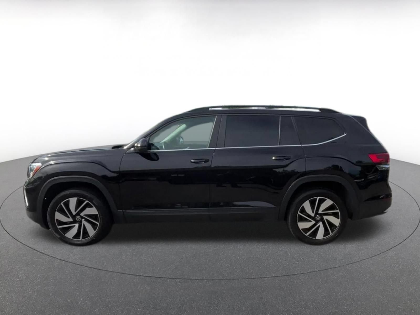 Used 2025 Volkswagen Atlas SE AWD/4WD image 9