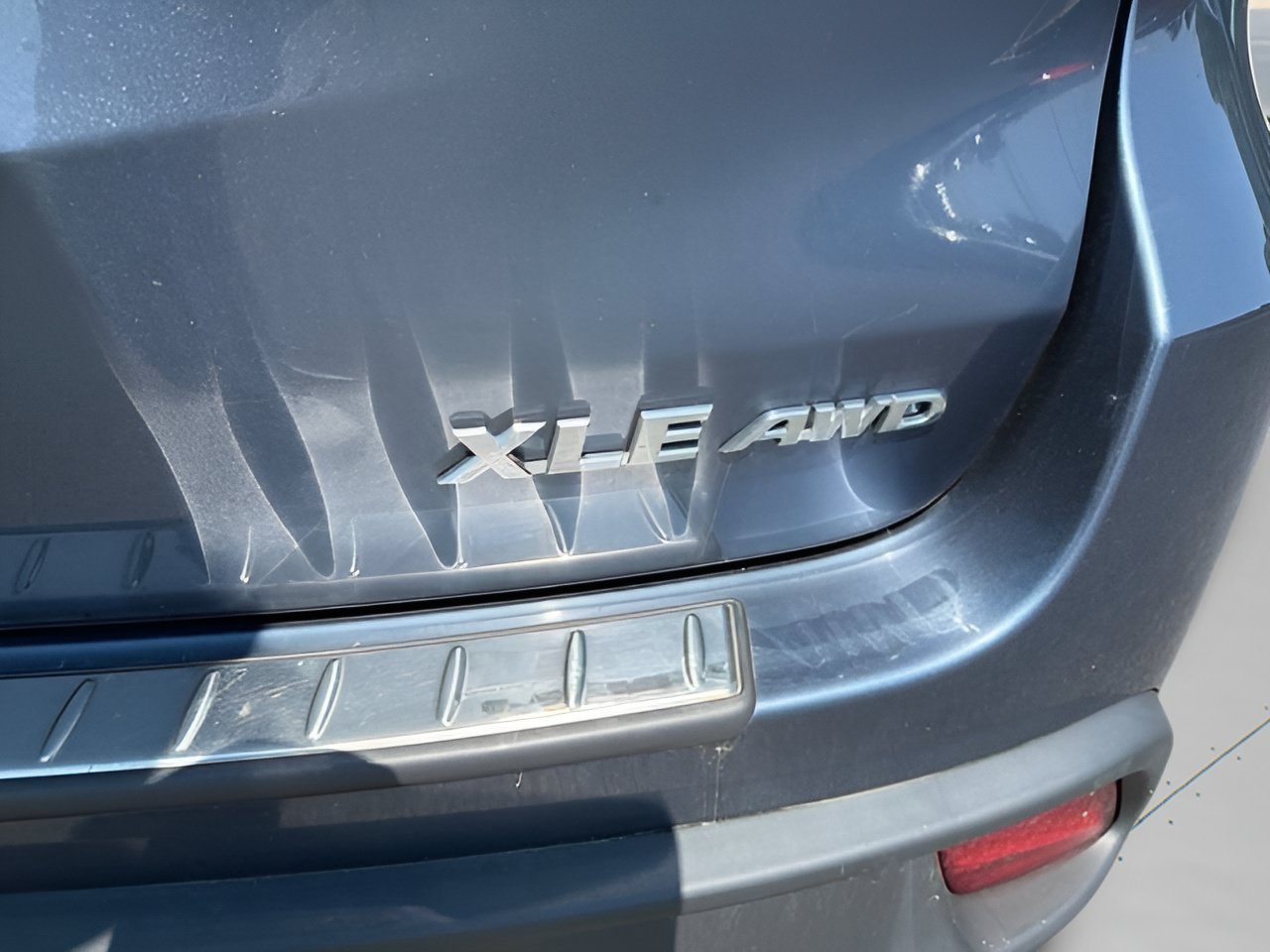 Used 2017 Toyota Highlander XLE AWD/4WD image 11