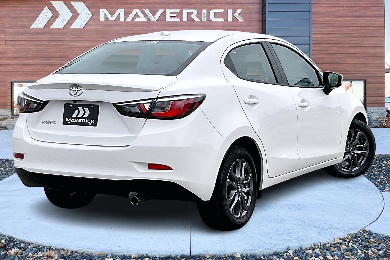 Used 2019 Toyota Yaris LE image 5