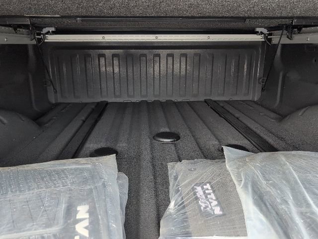 Used 2017 Nissan Titan PRO-4X image 9