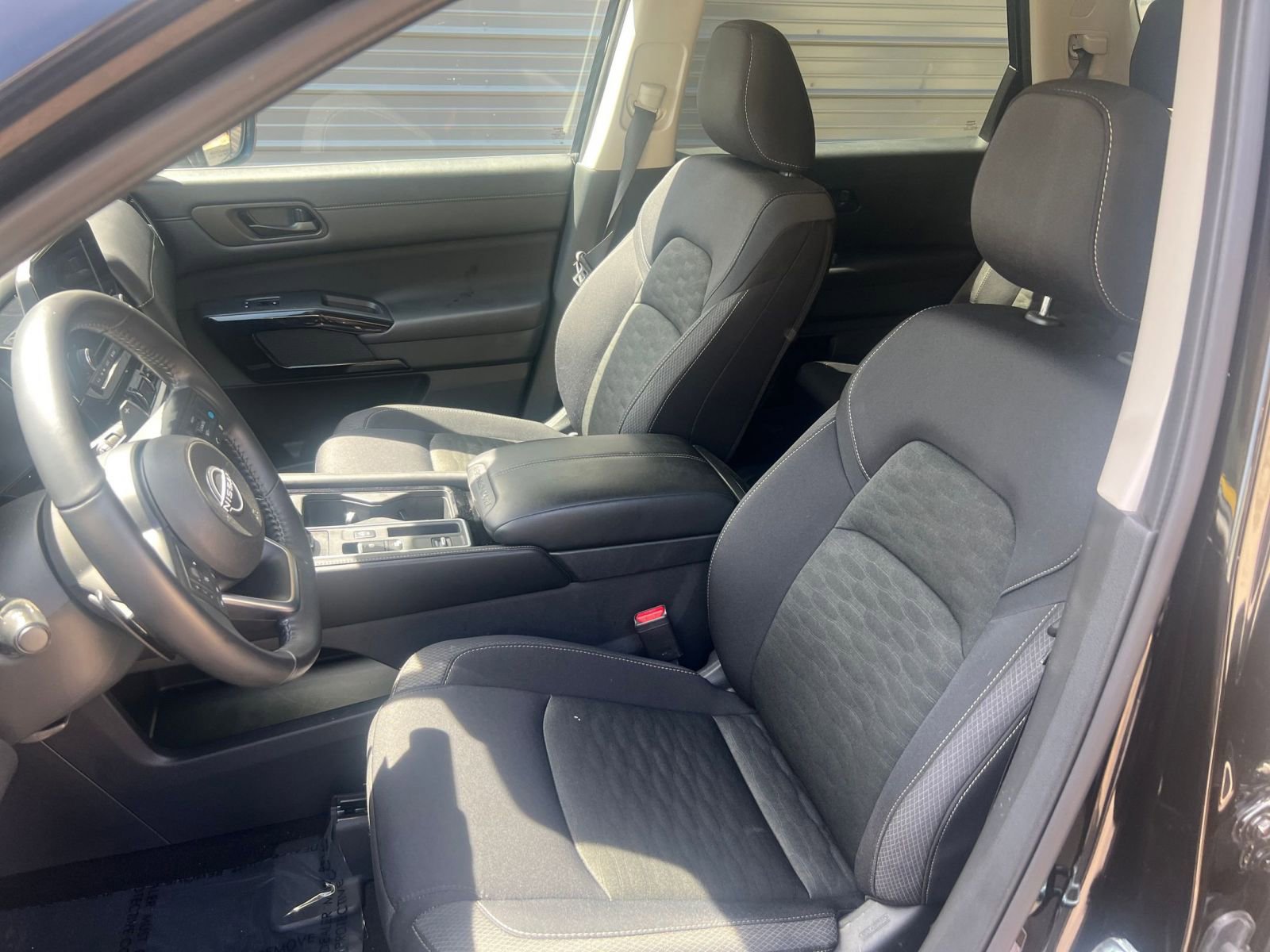 Used 2025 Nissan Pathfinder SV FWD image 27