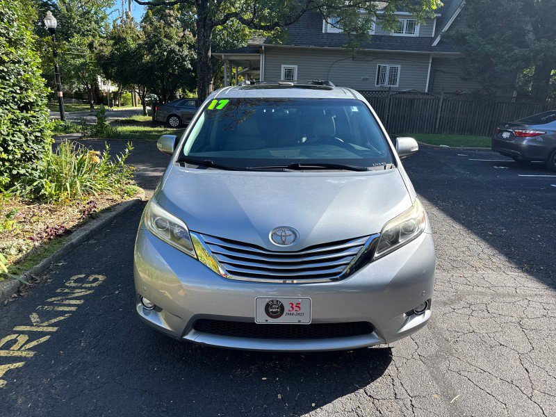 Used 2017 Toyota Sienna Limited Premium AWD/4WD image 8