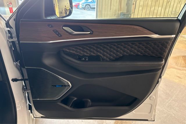 Used 2023 Jeep Grand Cherokee L Summit w/ Advanced Protech Group IV image 20