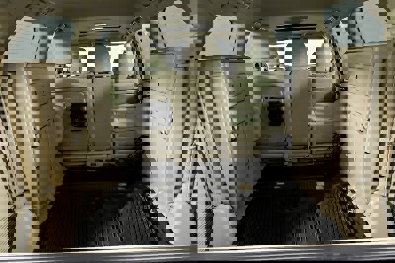 Used 2021 Lexus LX 570 4WD w/ Luxury Package image 13