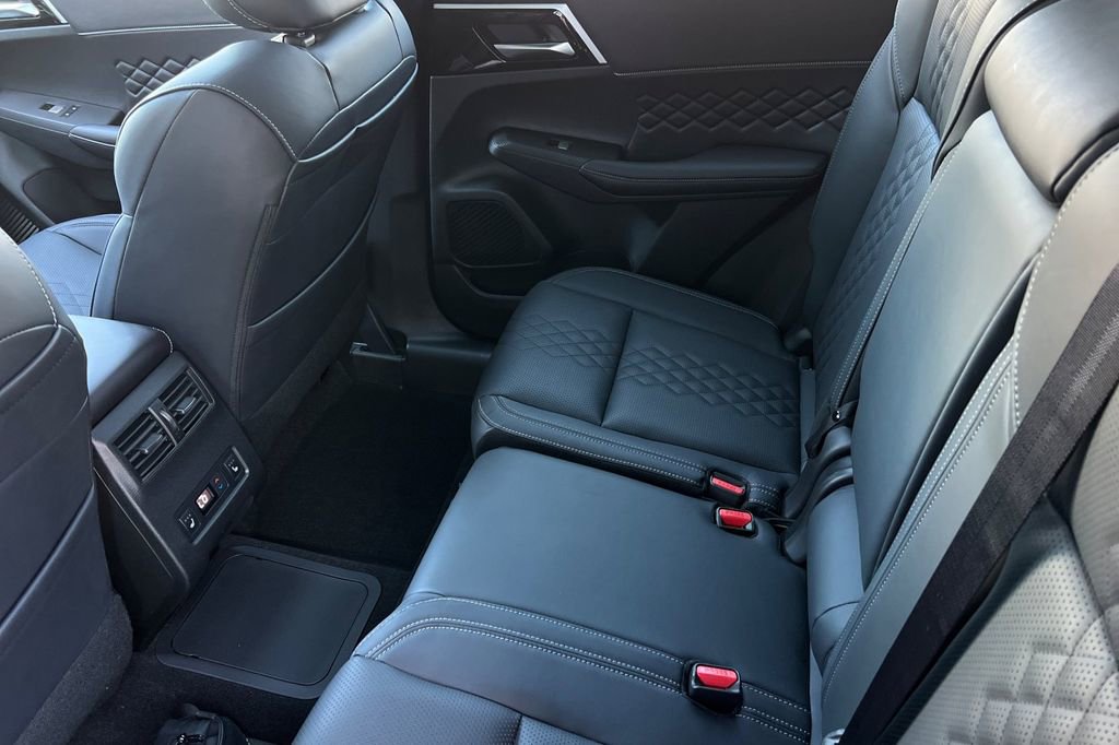 New 2025 Mitsubishi Outlander SEL Black Edition image 13