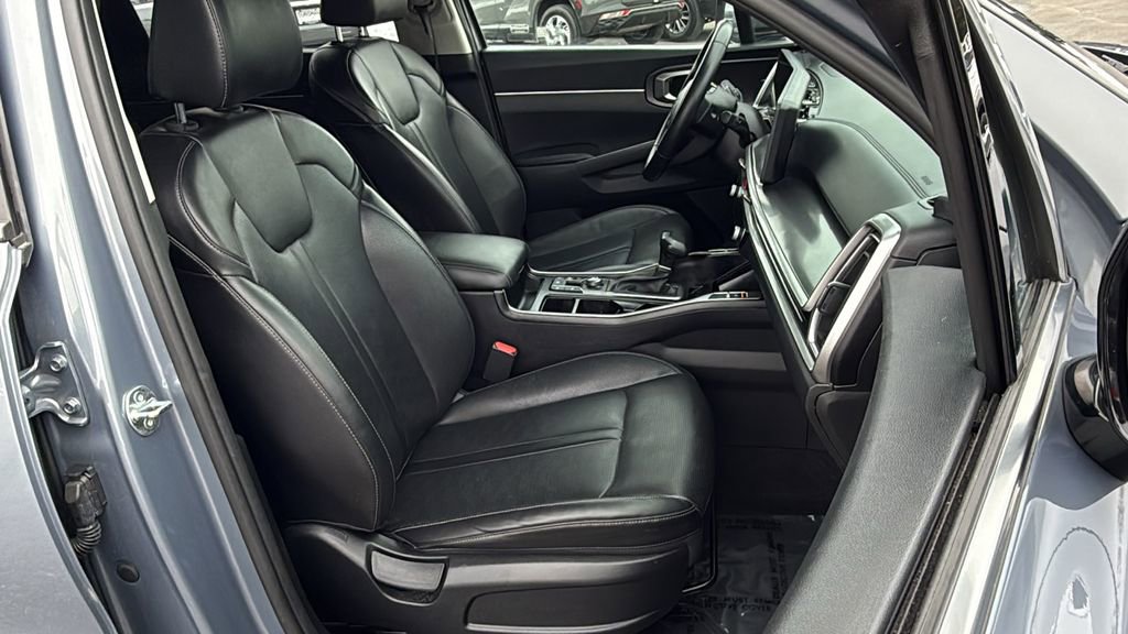 Used 2024 Kia Sorento S image 12
