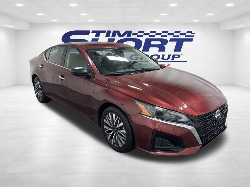 Used 2024 Nissan Altima 2.5 SV image 3