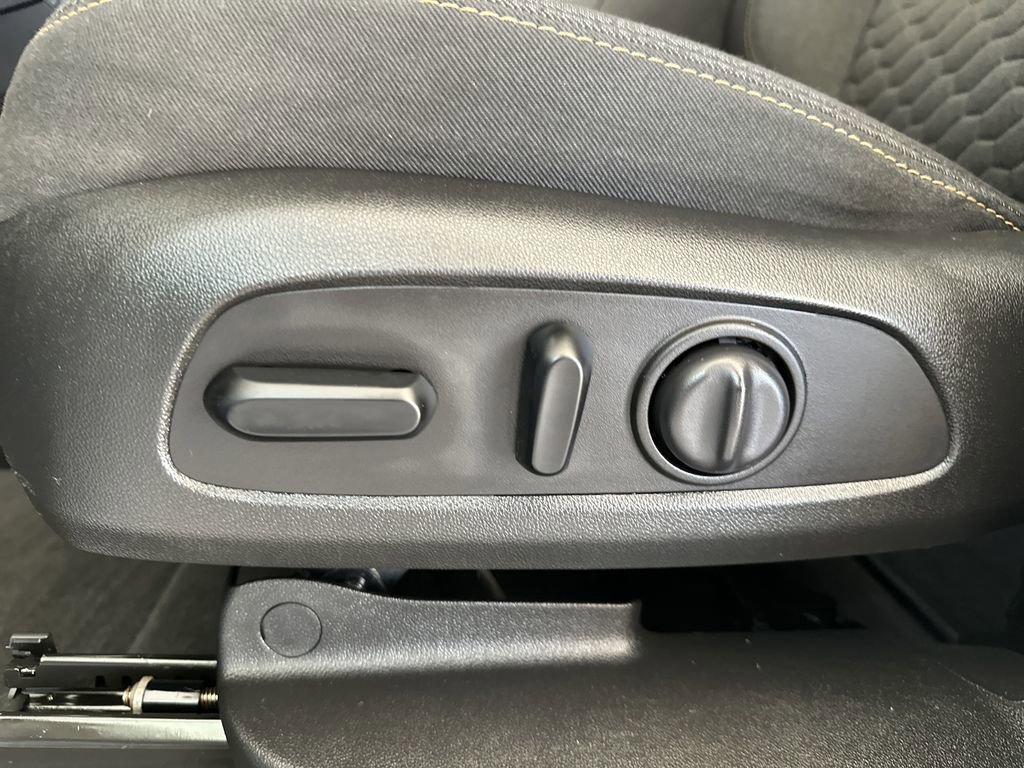 Used 2020 Chevrolet Equinox LT image 14