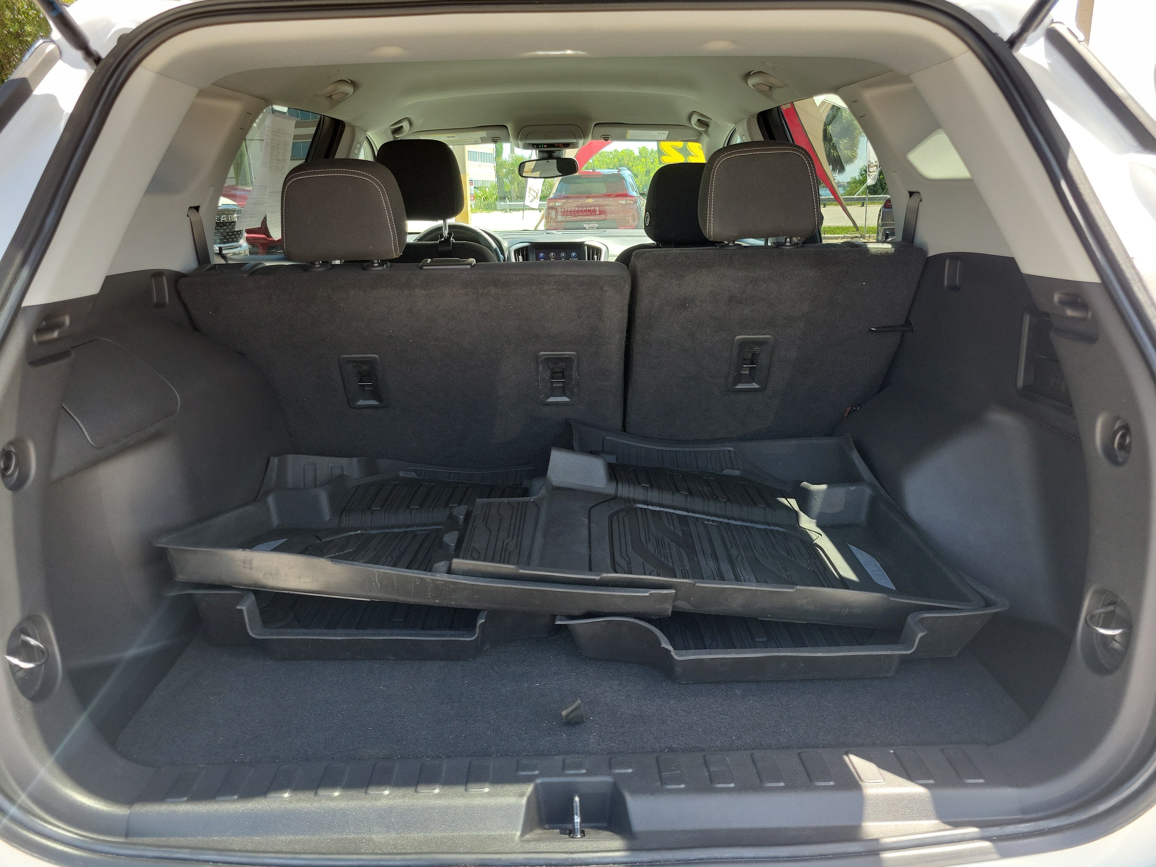 Used 2022 GMC Terrain SLE w/ Driver Convenience Package FWD image 7