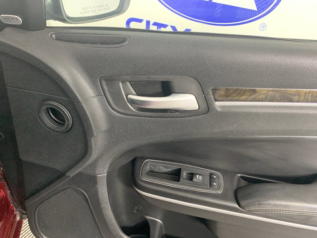 Used 2019 Chrysler 300 Limited image 41