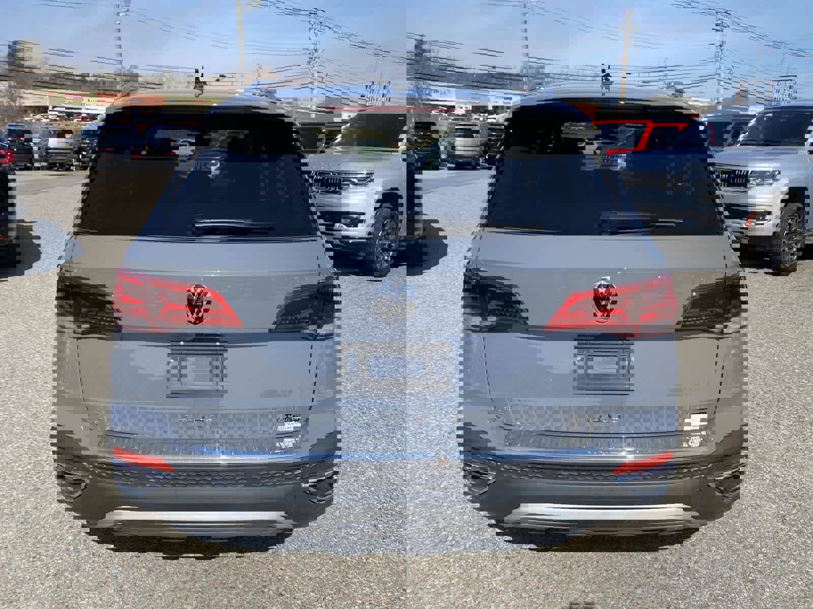 Used 2024 Volkswagen Taos SE image 4