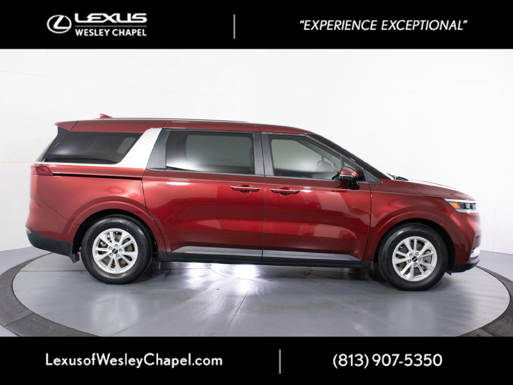 Used 2024 Kia Carnival LX FWD image 2