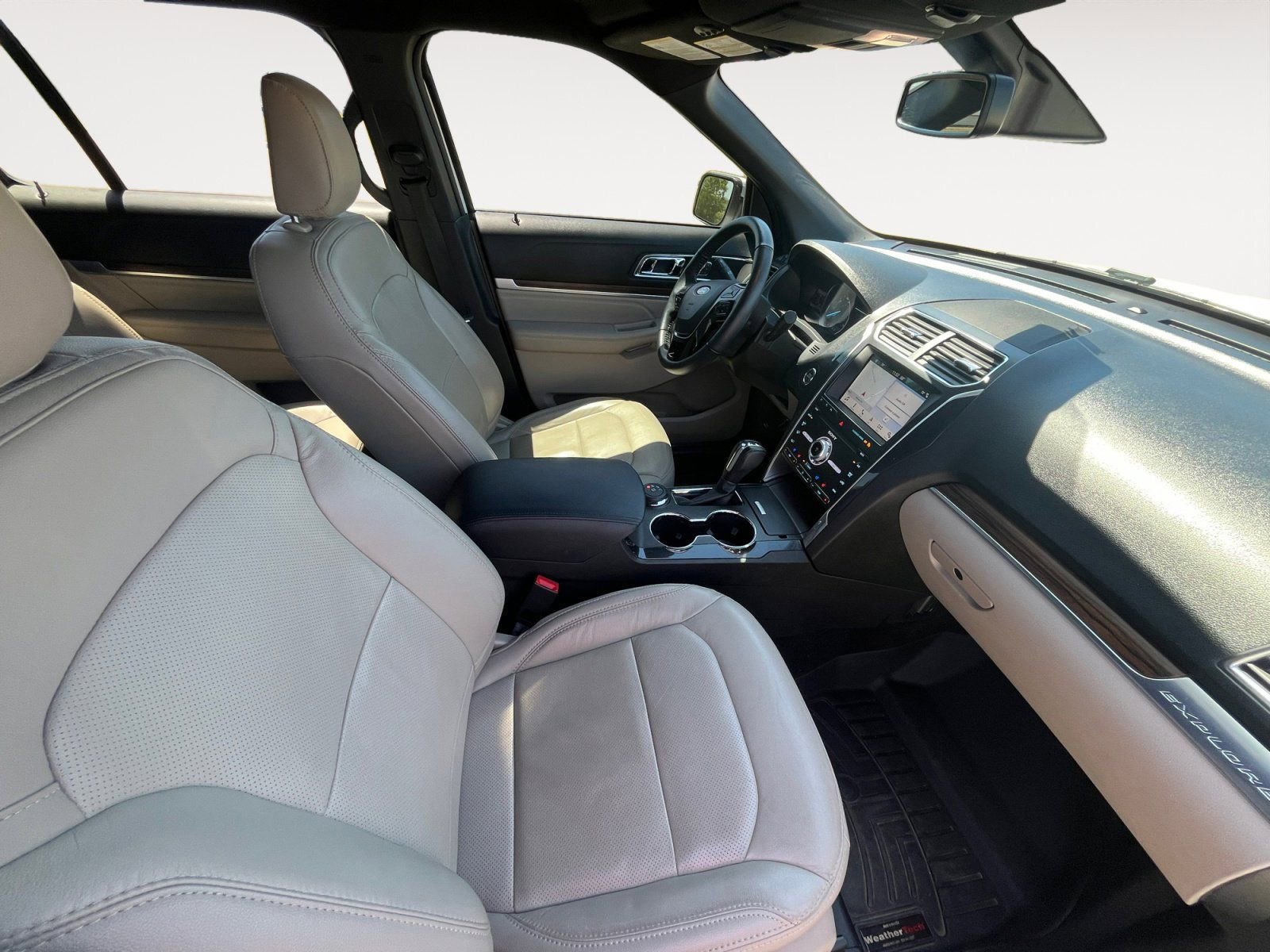 Used 2019 Ford Explorer Limited w/ Ford Safe & Smart Package AWD/4WD image 15