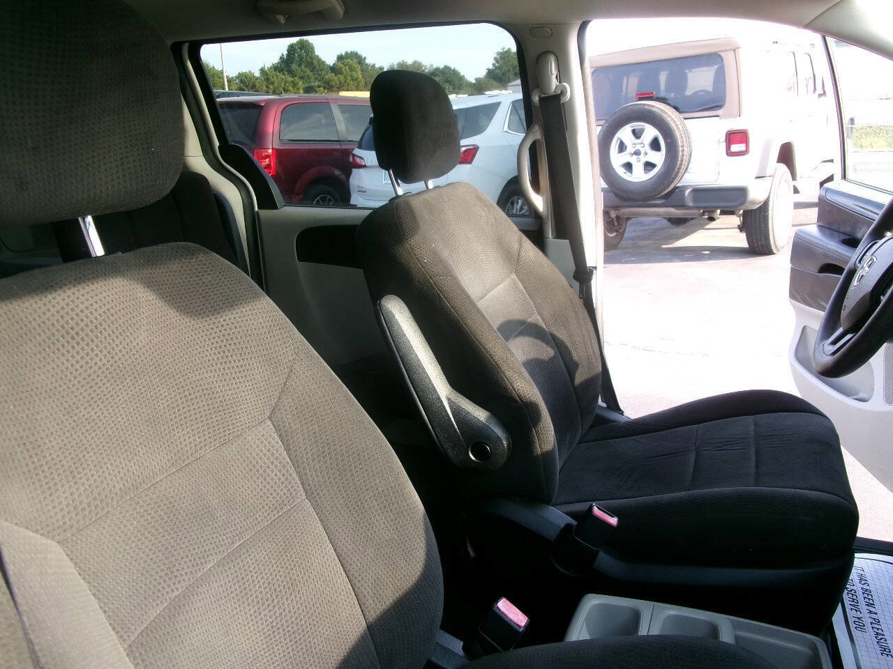 Used 2013 Dodge Grand Caravan SE image 25