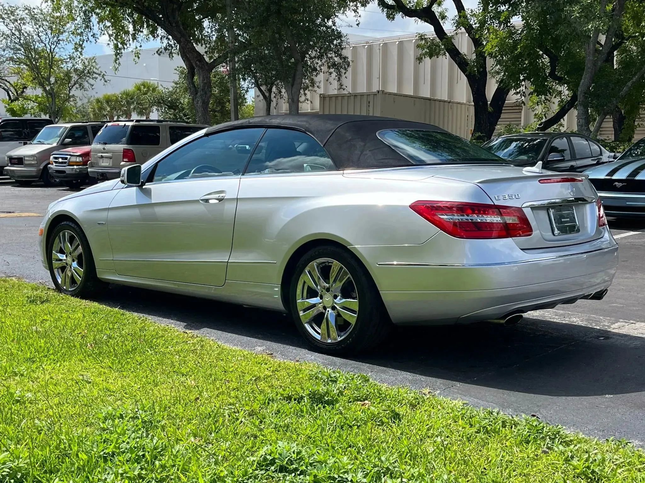 Used 2012 Mercedes-Benz E 350 Cabriolet w/ Premium 1 Launch Pkg image 9