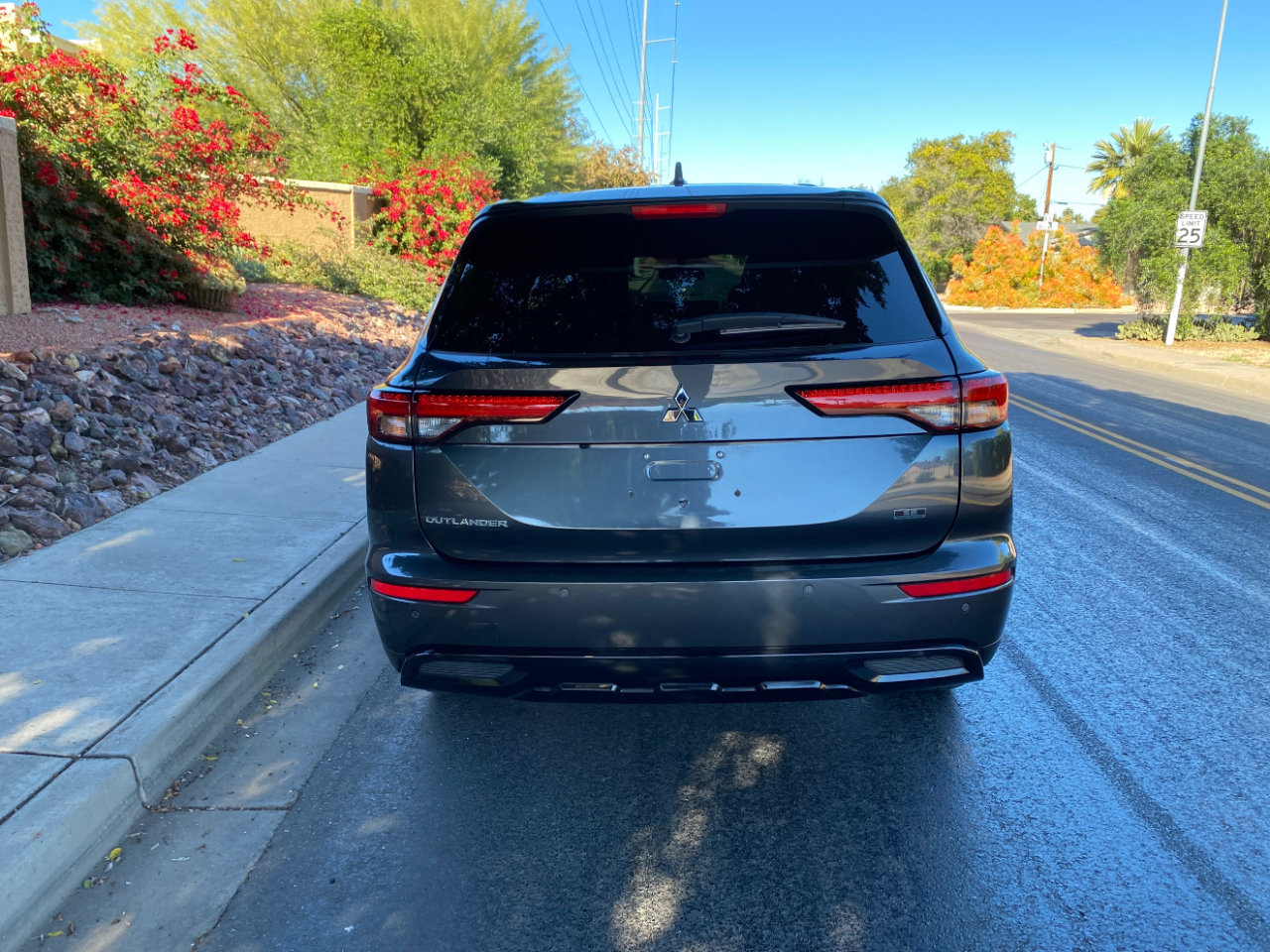 Used 2024 Mitsubishi Outlander SE Black Edition image 3