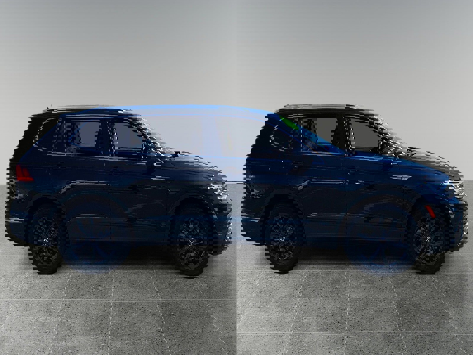 Used 2024 Volkswagen Tiguan SE image 6