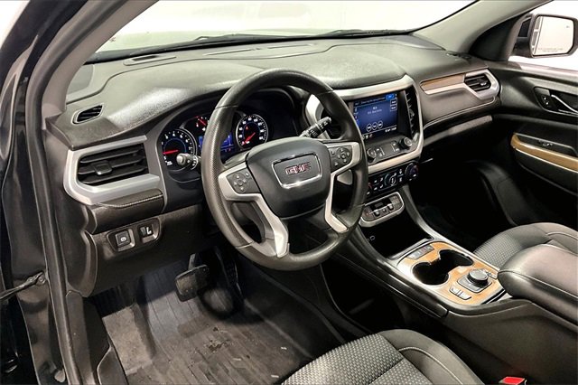 Used 2023 GMC Acadia SLE w/ LPO, Black Accent Package image 17