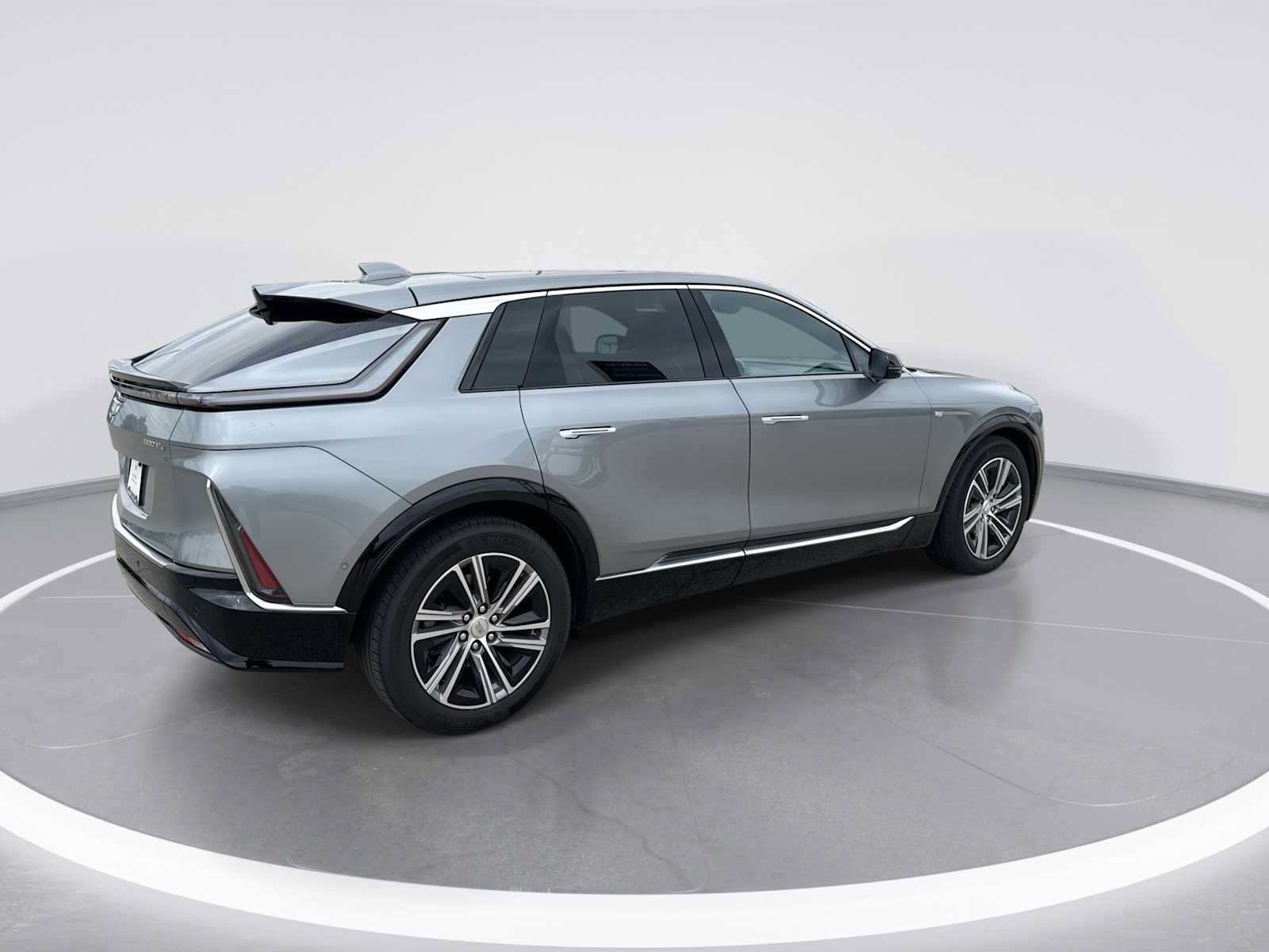 Certified 2024 Cadillac Lyriq Luxury AWD/4WD image 9