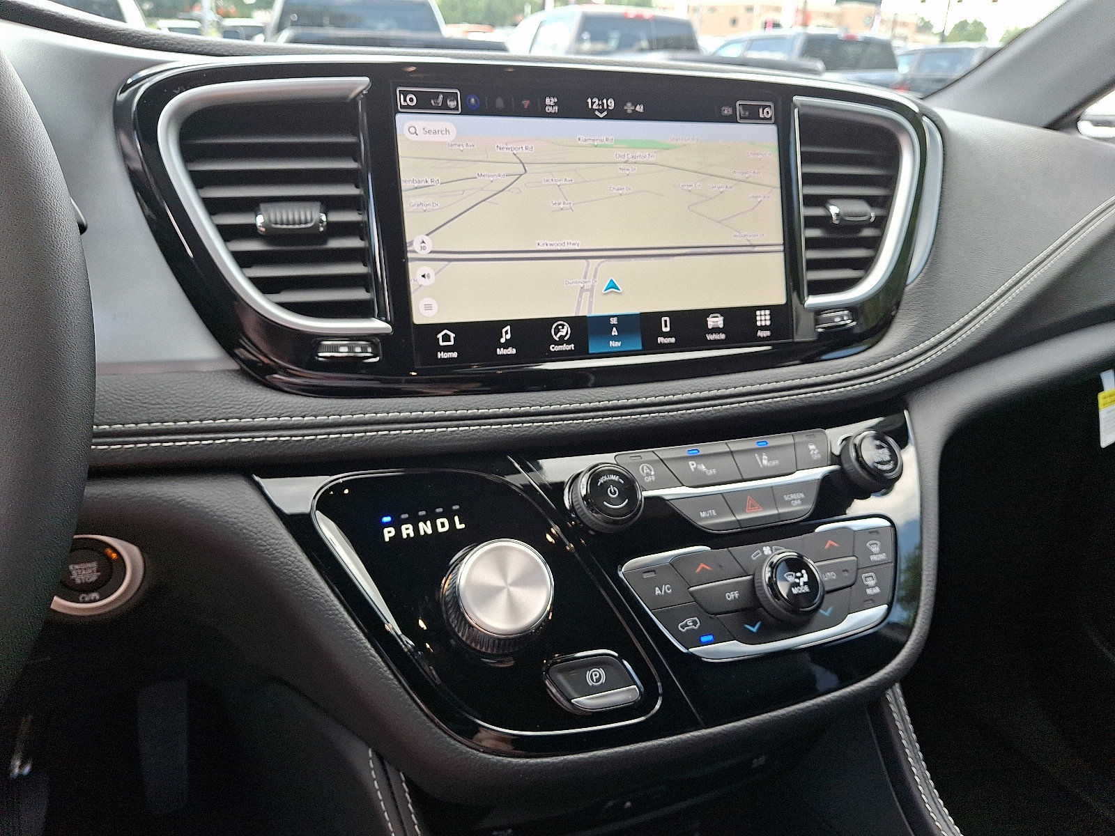 New 2026 Chrysler Pacifica Limited image 10