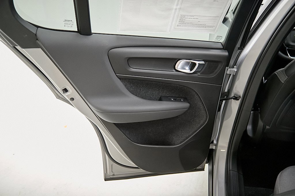 Certified 2023 Volvo C40 Recharge Core w/ Protection Package Premier image 20