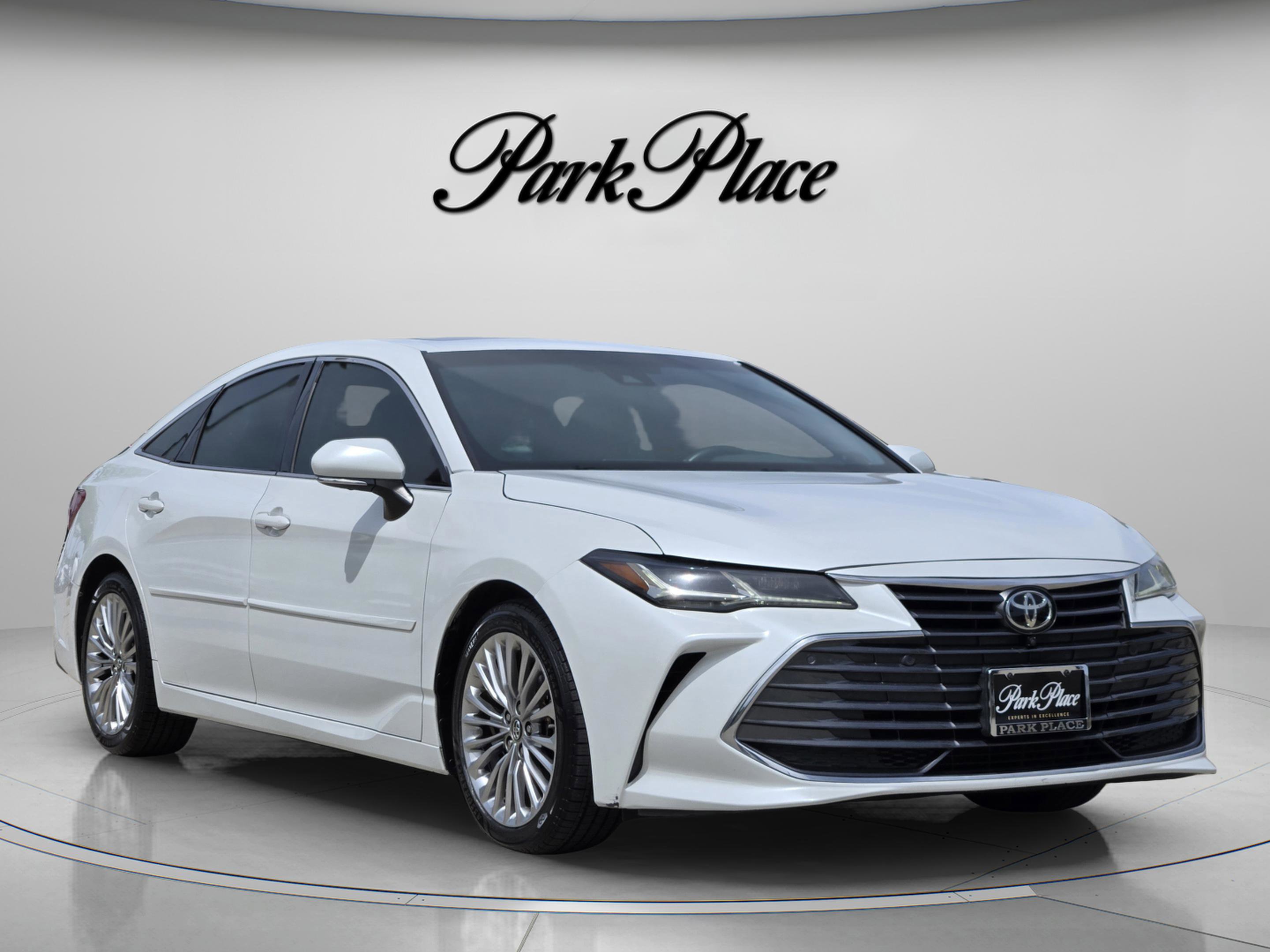 Used 2019 Toyota Avalon Limited w/ Advanced Safety Package image 5