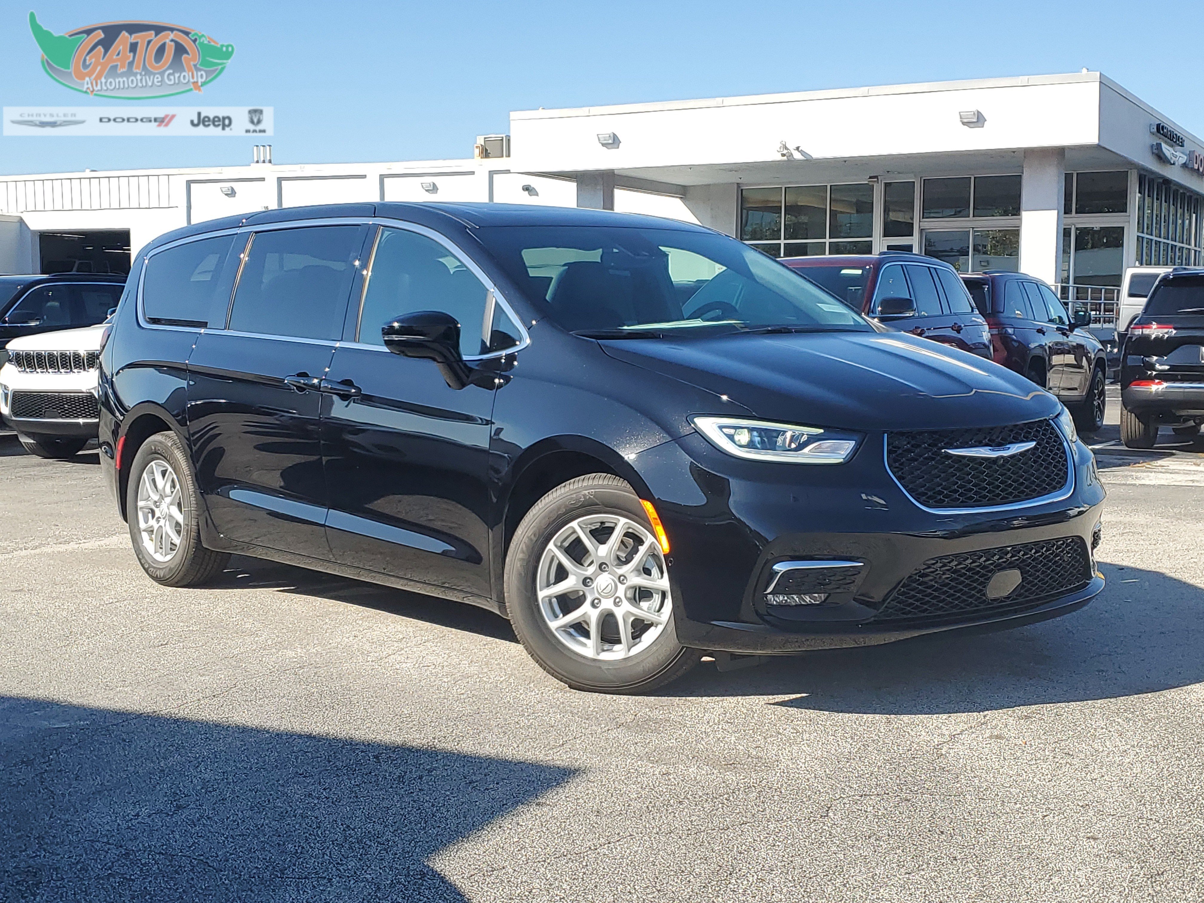 New 2026 Chrysler Pacifica Select image 1