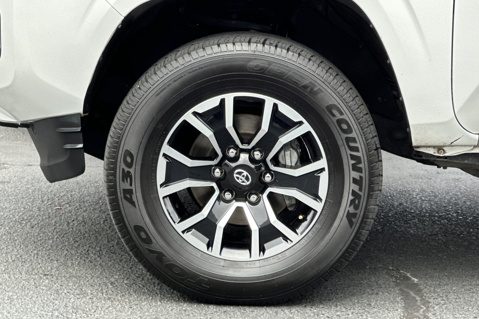 Used 2020 Toyota Tacoma SR5 RWD image 13