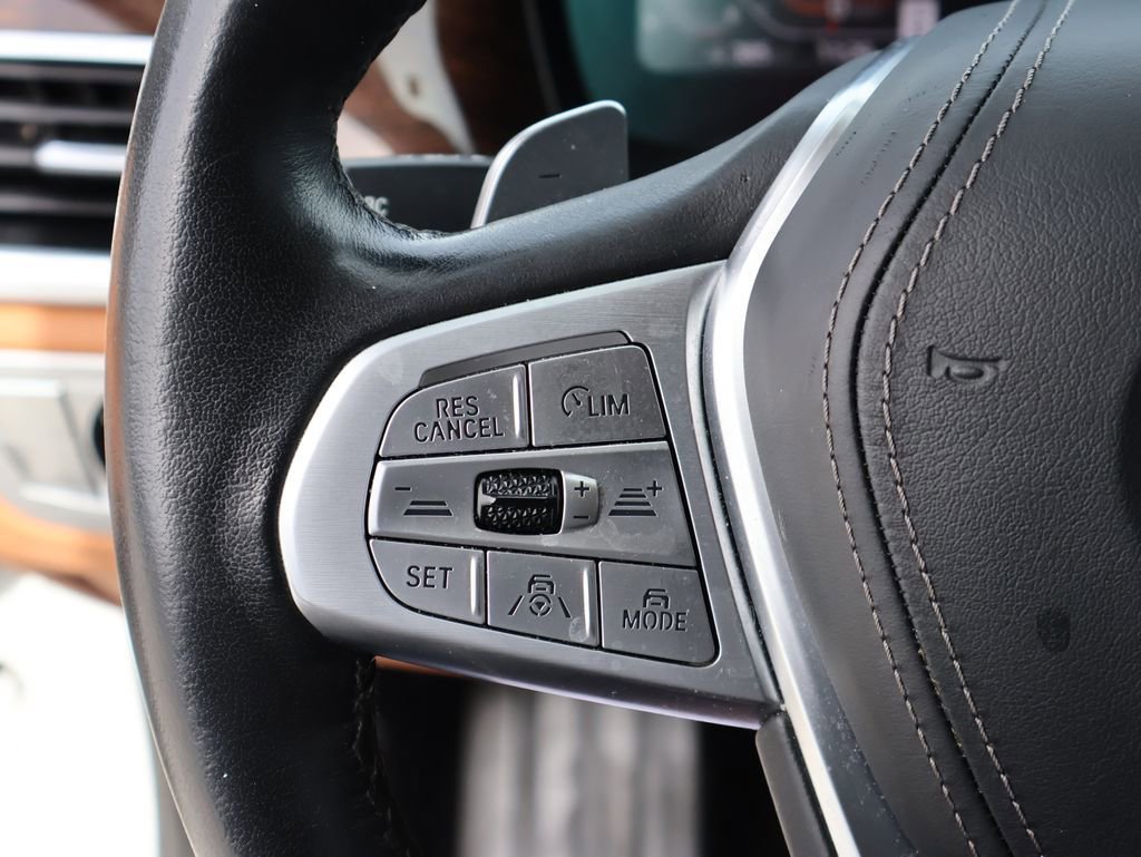 Used 2021 BMW 740i xDrive w/ Premium Package image 33