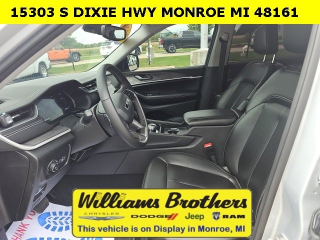 Used 2024 Jeep Grand Cherokee L Limited image 23