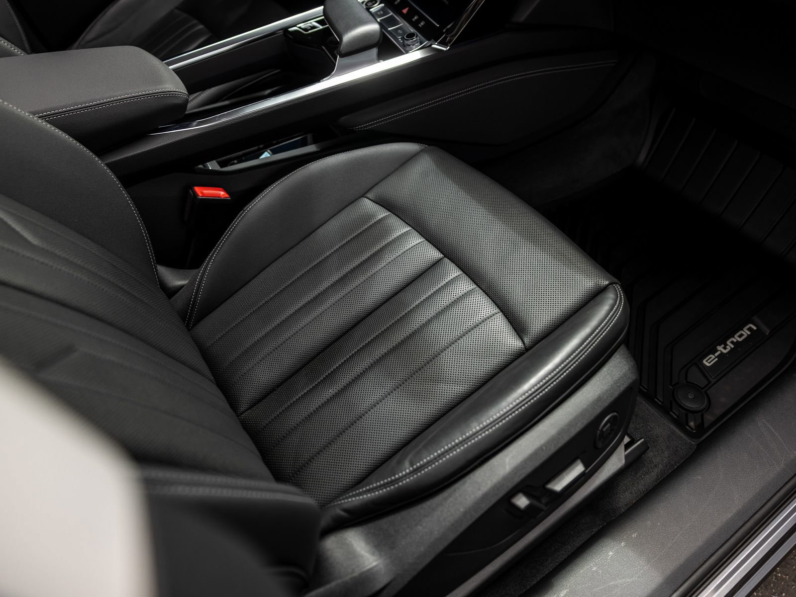 Used 2023 Audi e-tron Premium Plus AWD/4WD image 53