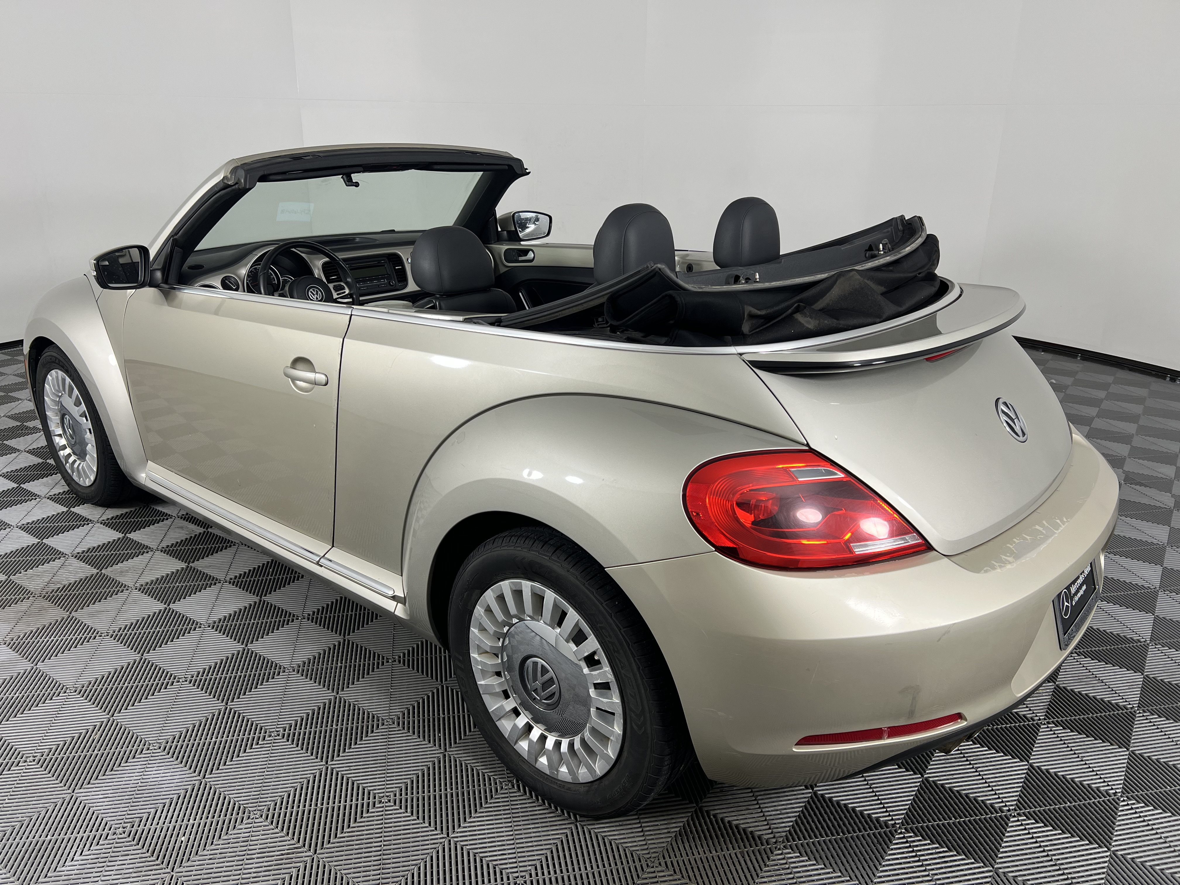 Used 2015 Volkswagen Beetle 1.8T FWD image 15