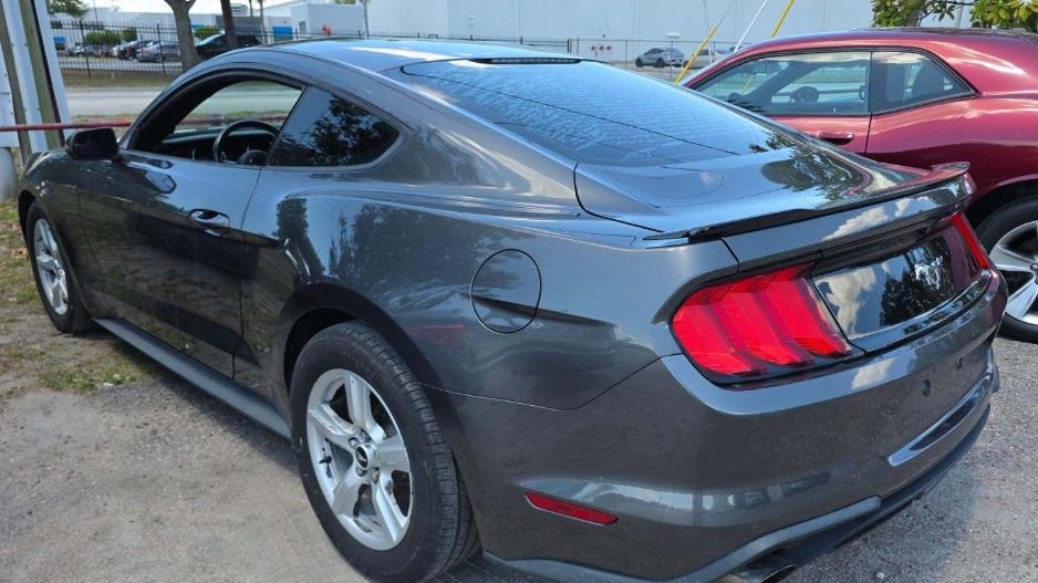 Used 2018 Ford Mustang Coupe RWD image 2