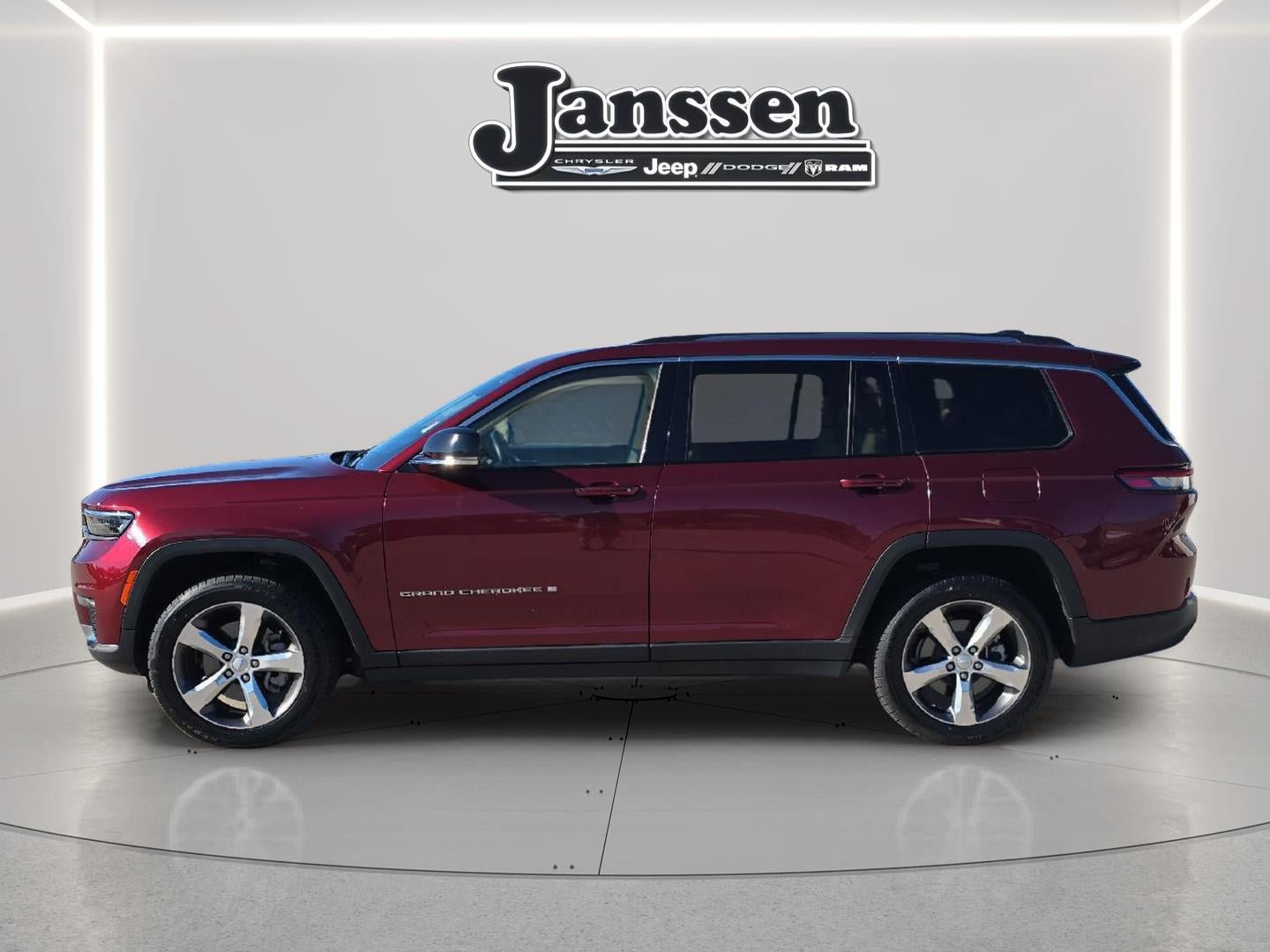 Used 2021 Jeep Grand Cherokee L Limited AWD/4WD image 2