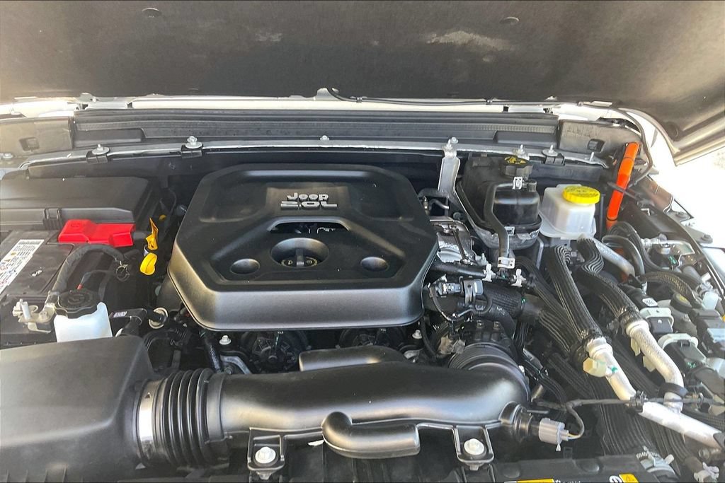 Used 2023 Jeep Wrangler Unlimited Sahara AWD/4WD image 9
