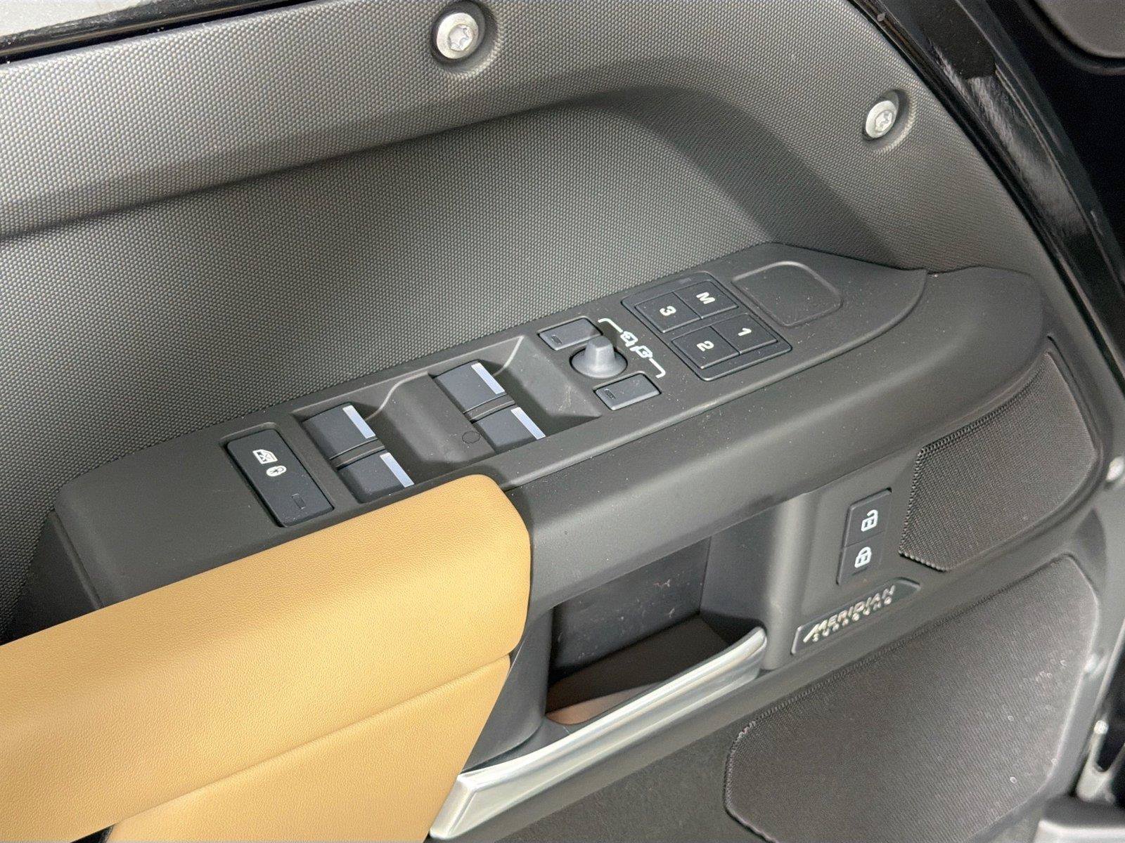 Certified 2026 Land Rover Defender 110 X-Dynamic SE AWD/4WD image 18