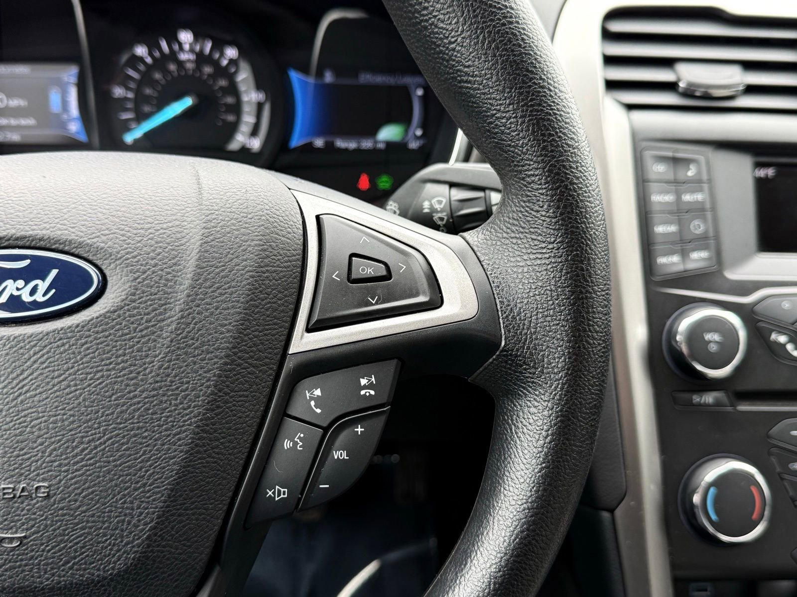 Used 2018 Ford Fusion S FWD image 38