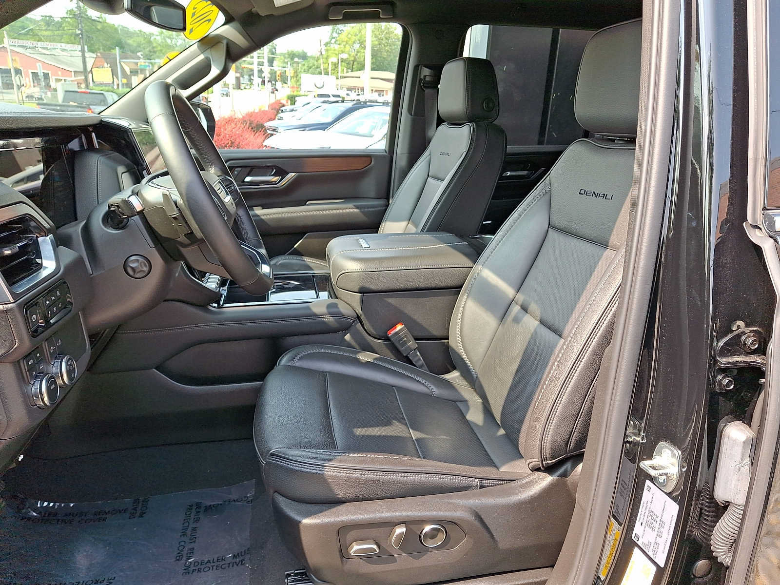 Used 2025 GMC Yukon Denali AWD/4WD image 10