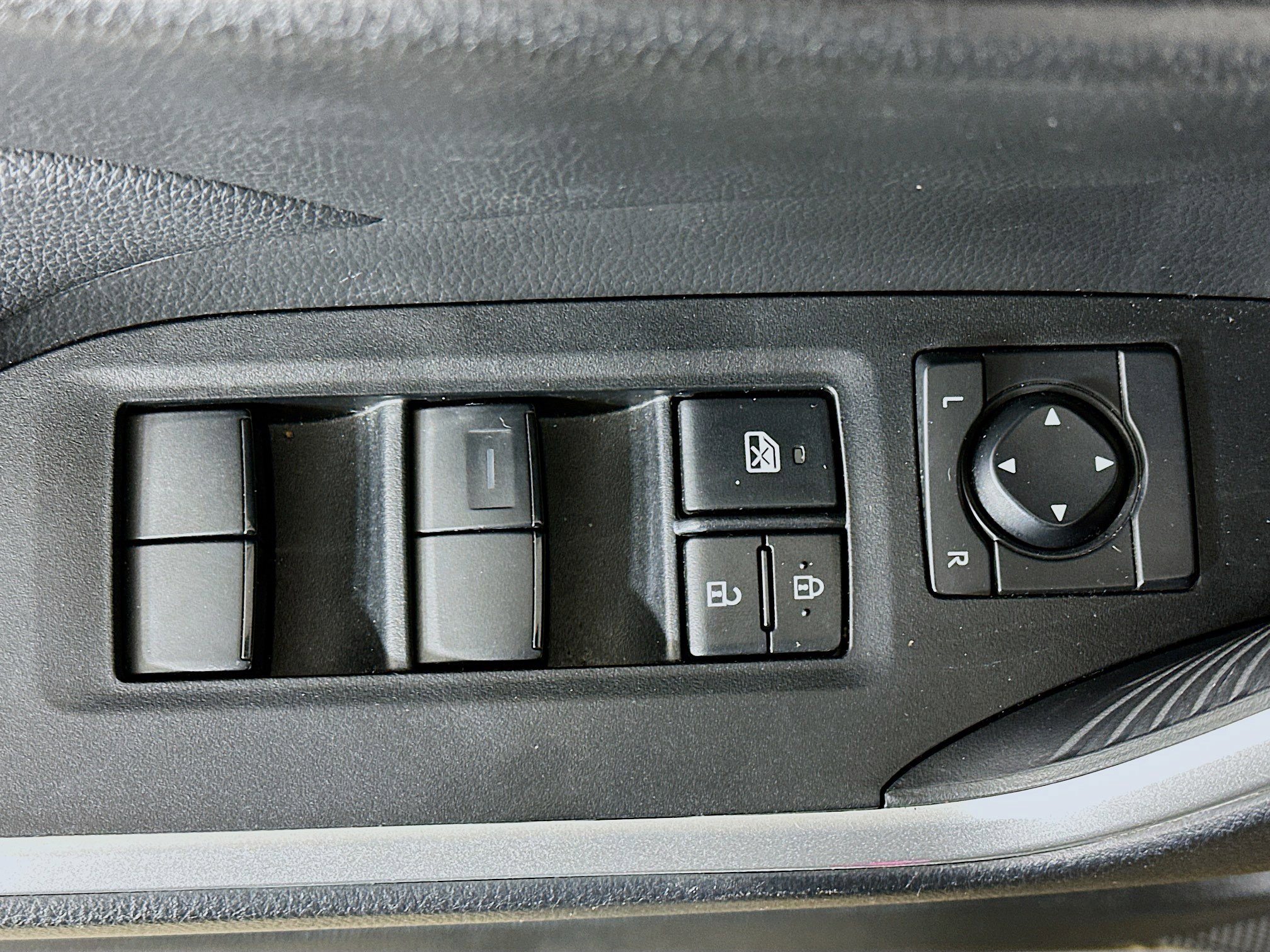 Used 2025 Toyota RAV4 LE image 15